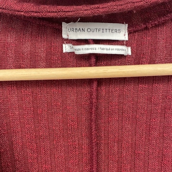 URBAN OUTFITTERS RED CUT OUT LONG SLEEVE TOP SIZE SMALL - Picture 2 of 4